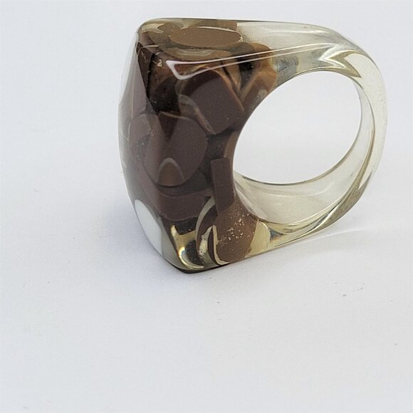 Chunky Clear Resin Ring With Brown and White Pill Beads Square Shape Lucite Ring - Picture 9 of 10